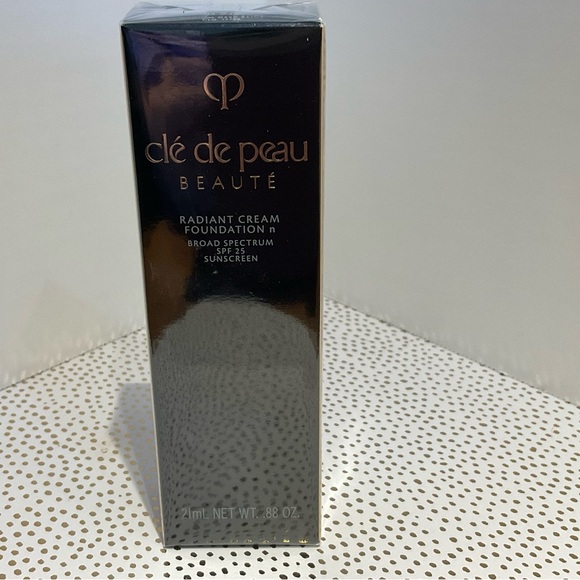 Brand New Cle de Peau Beaute Radiant Cream Foundation B70 Medium Deep Beige